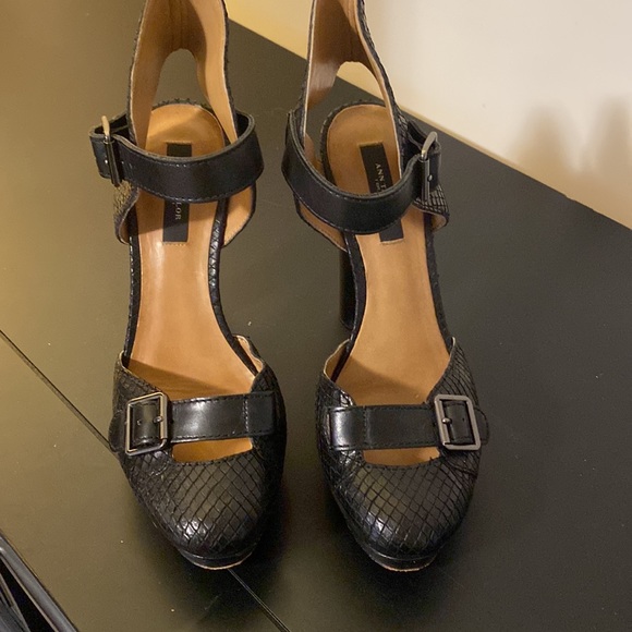 Ann Taylor Textured Platform Sandals - Picture 2 of 9